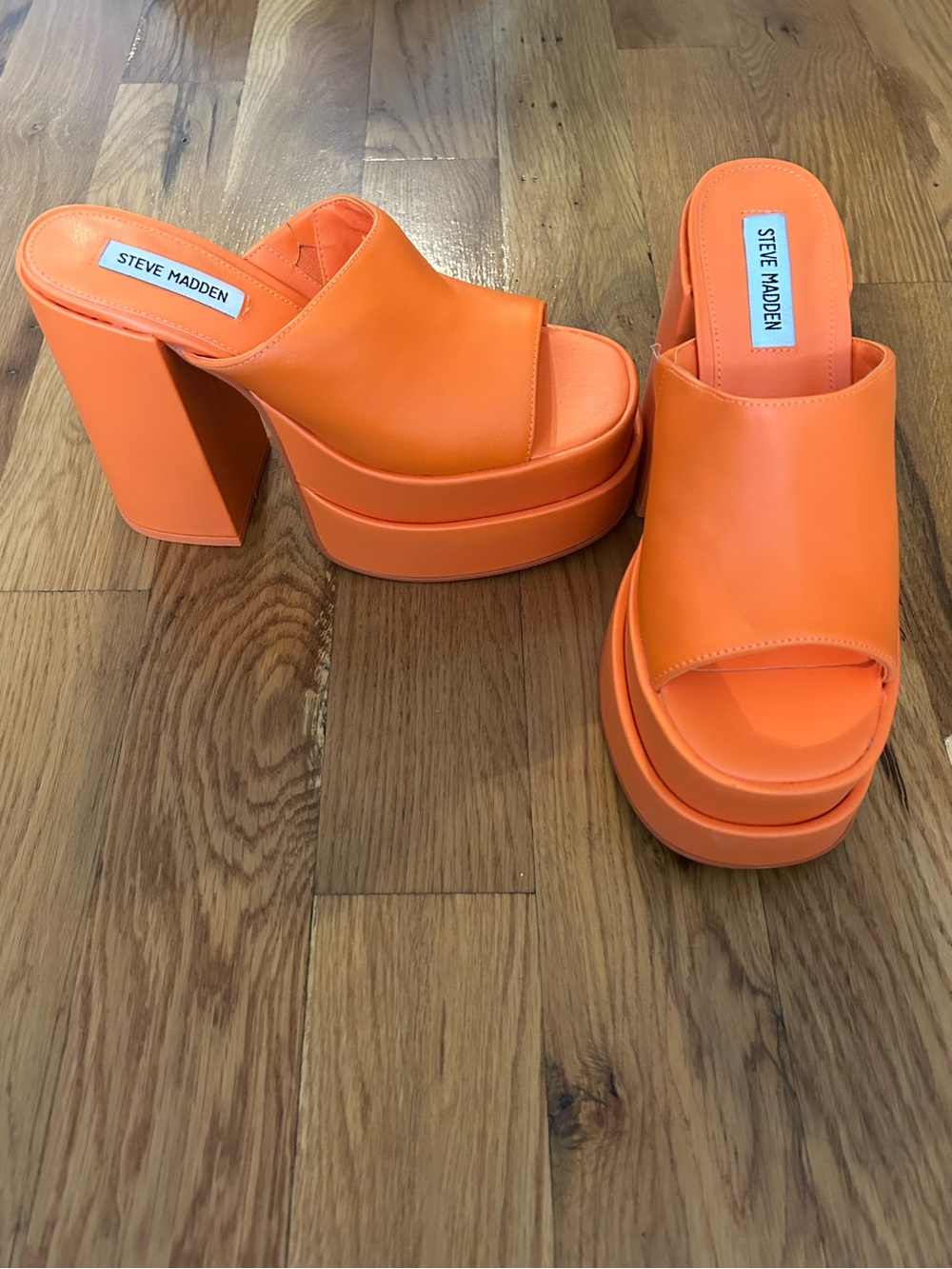 NIB Steve Madden Orange Platform Sandals - Picture 3 of 6
